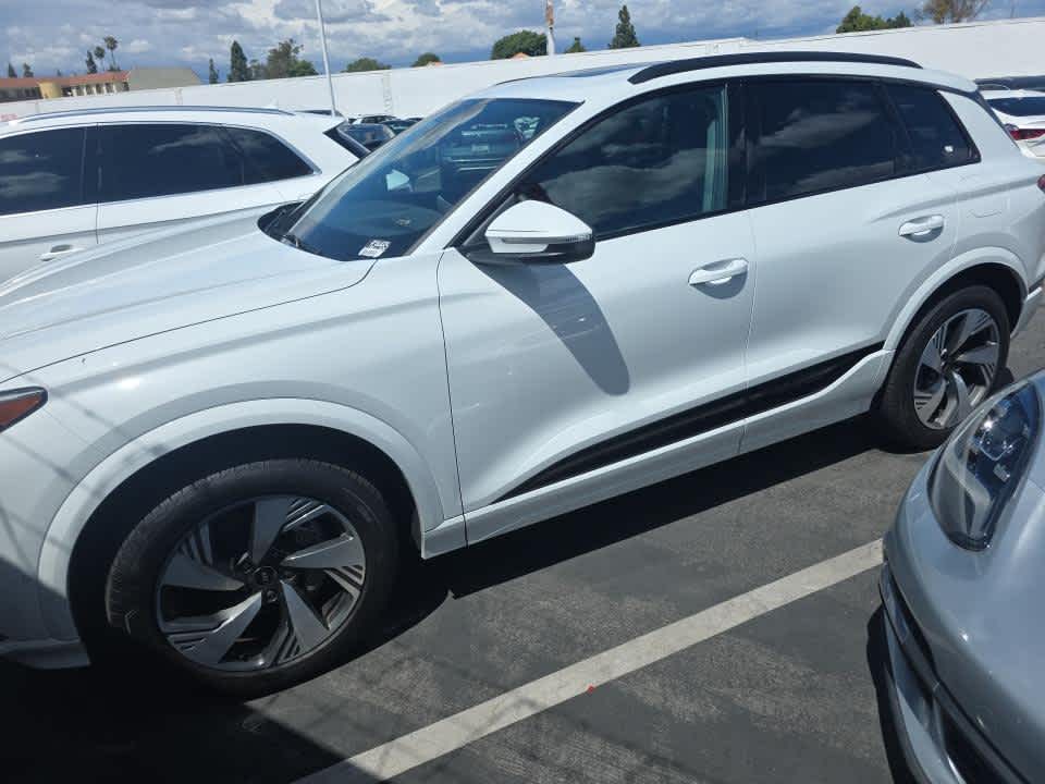 2025 Audi Q6 e-tron photo 3