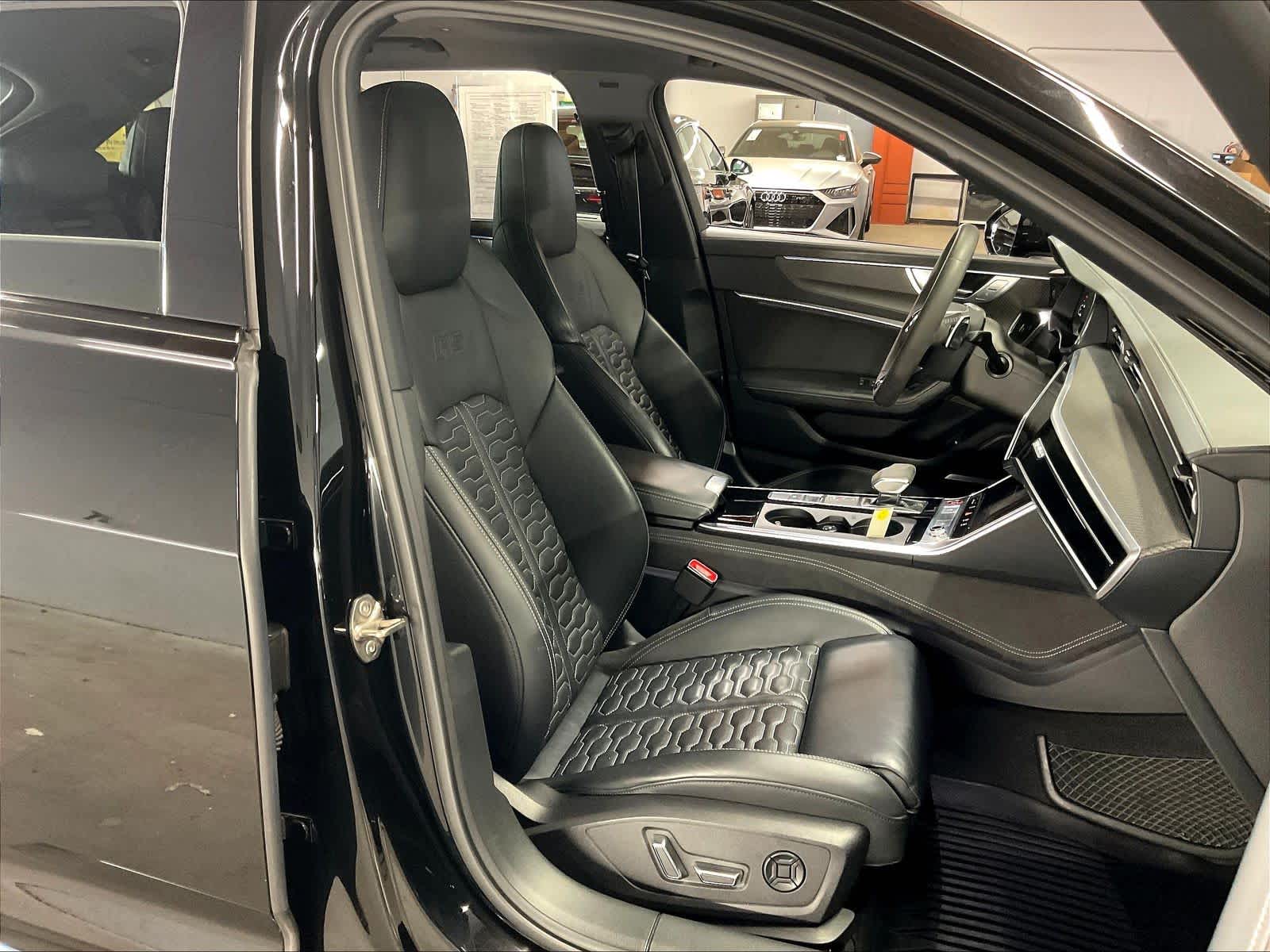 2022 Audi RS 6 Avant photo 3