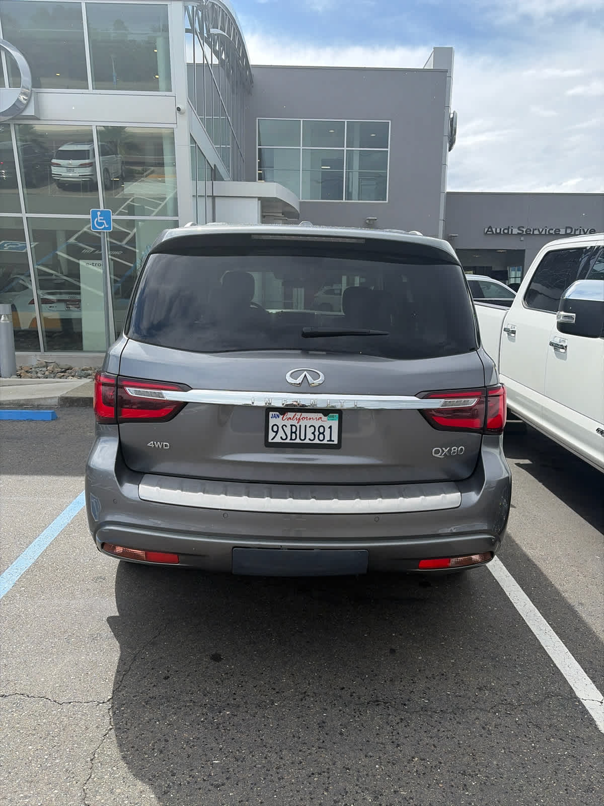 2021 INFINITI QX80 photo 4