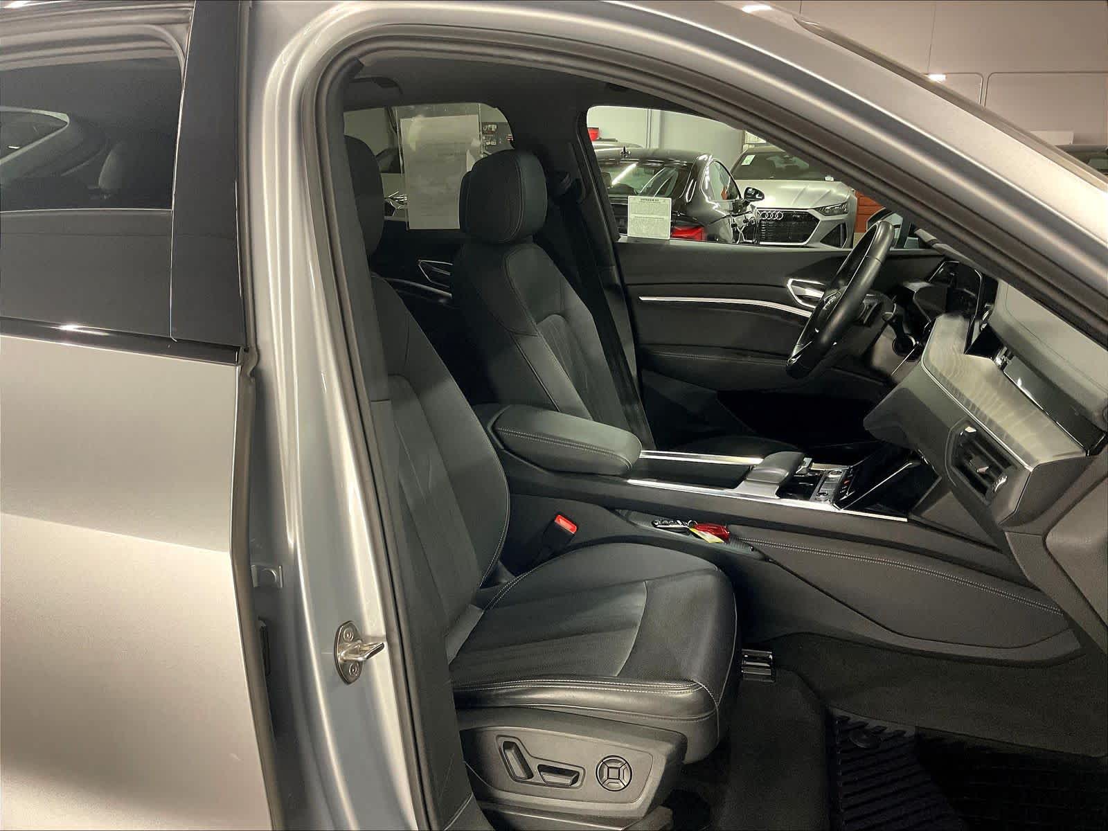 2023 Audi e-tron Sportback photo 3