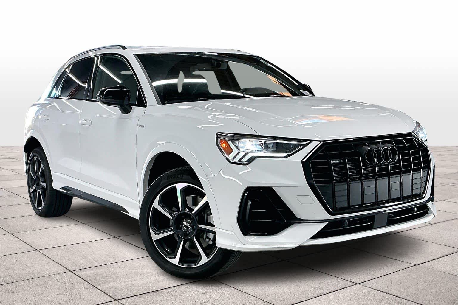 2025 Audi Q3 S line Premium Plus 45 TFSI photo 2