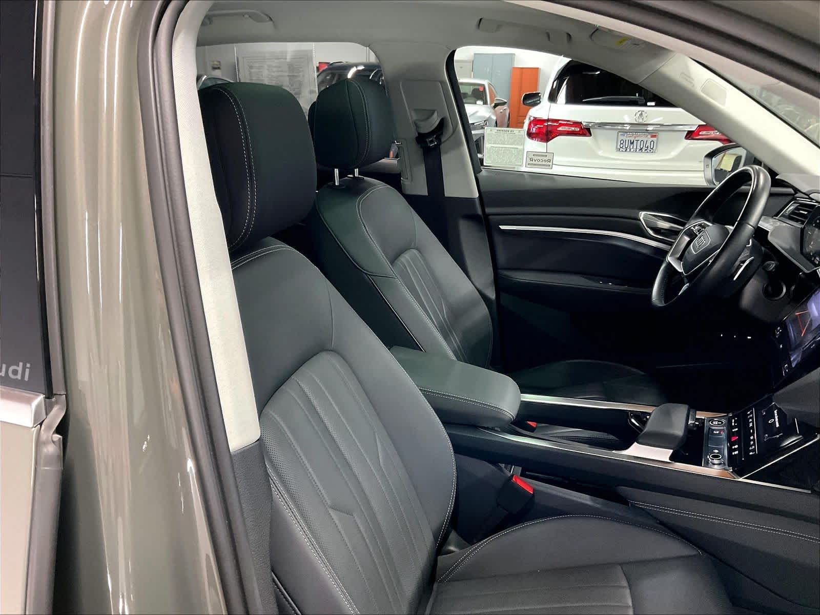 2024 Audi Q8 e-tron Premium Plus photo 3