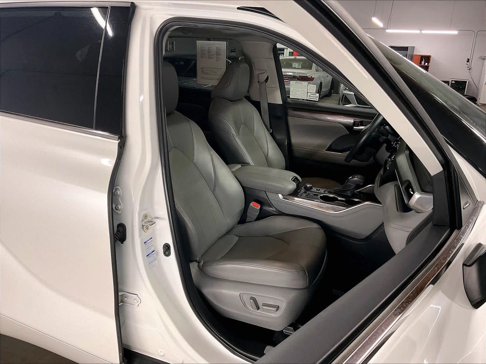 2022 Toyota Highlander photo 3