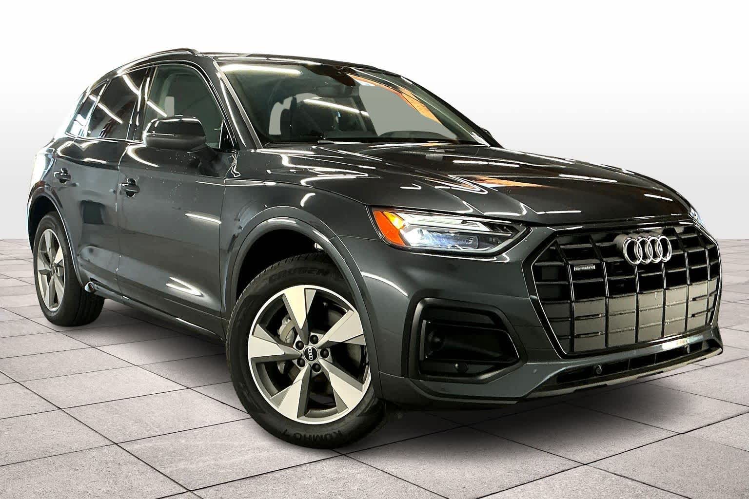 2025 Audi Q5 Premium 40 TFSI photo 2