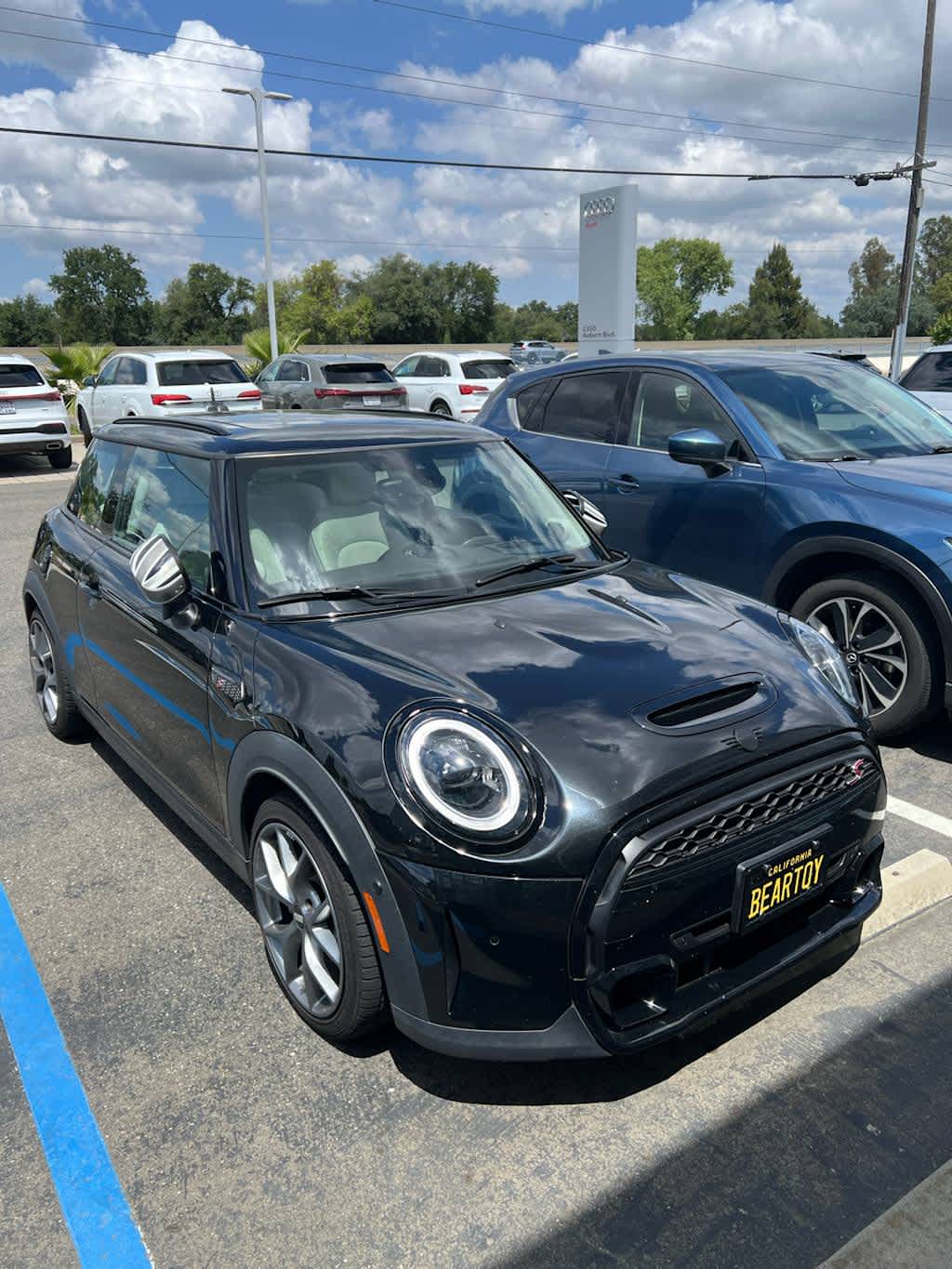 2023 MINI Hardtop 2 Door photo 3