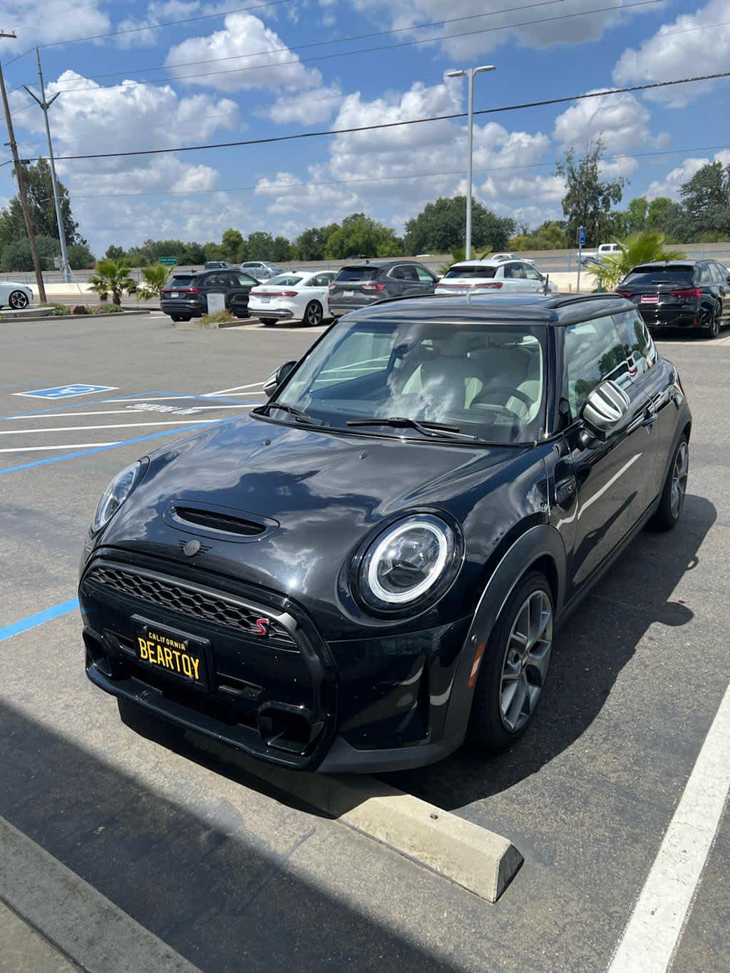 2023 MINI Hardtop 2 Door photo 2