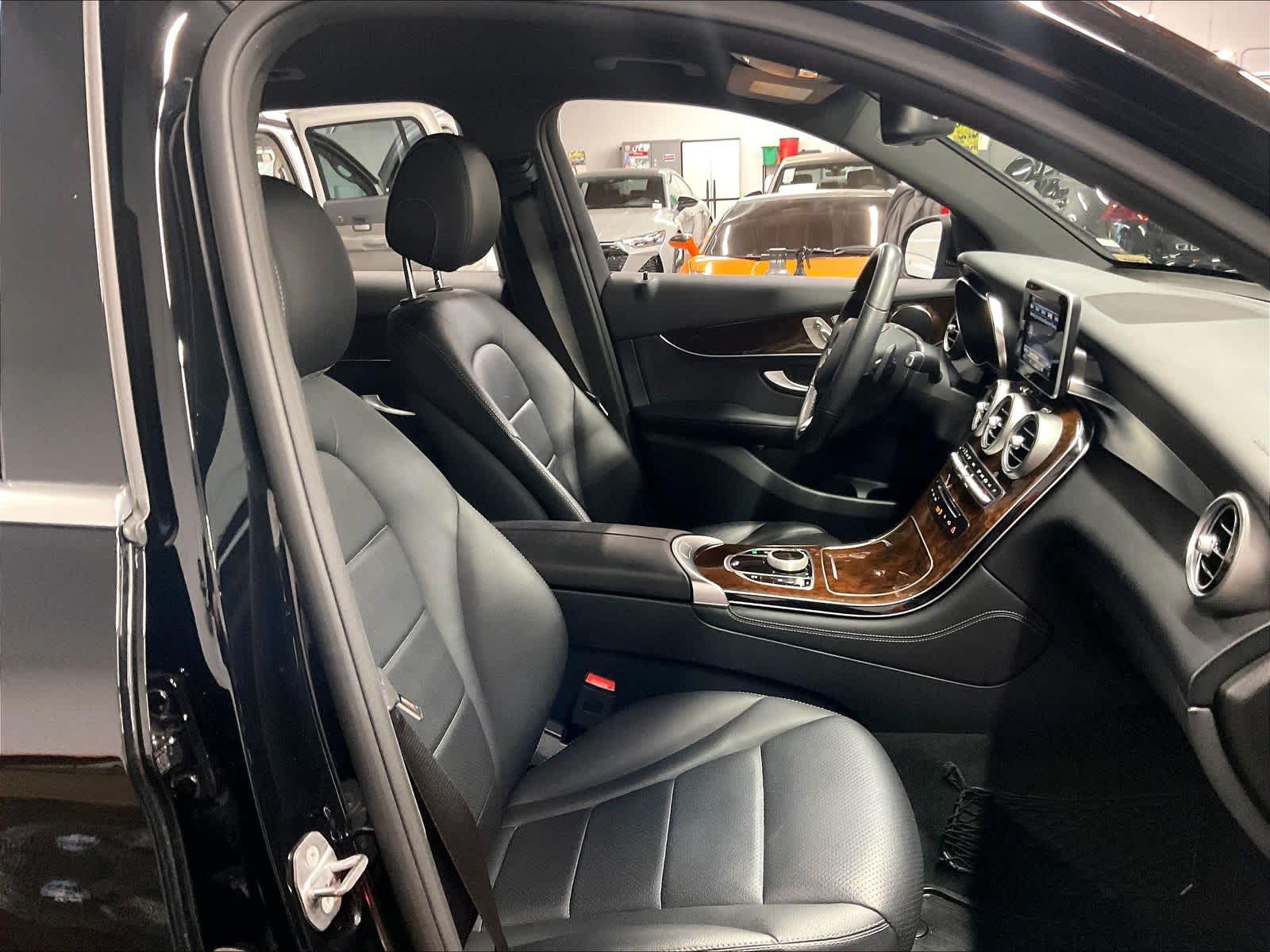 2019 Mercedes-Benz GLC GLC 300 photo 3