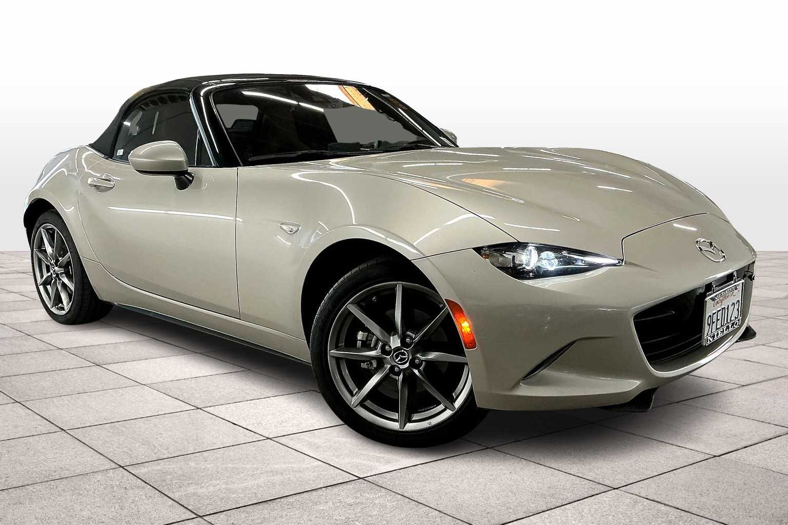 2022 Mazda MX-5 Miata Miata Grand Touring photo 2