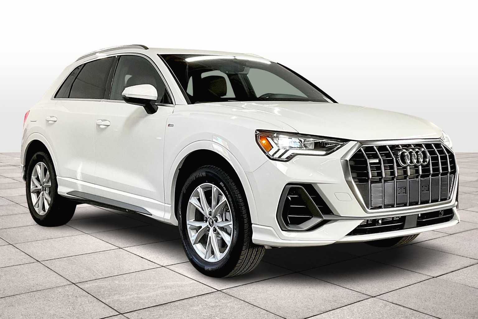 2025 Audi Q3 S line Premium 45 TFSI photo 2