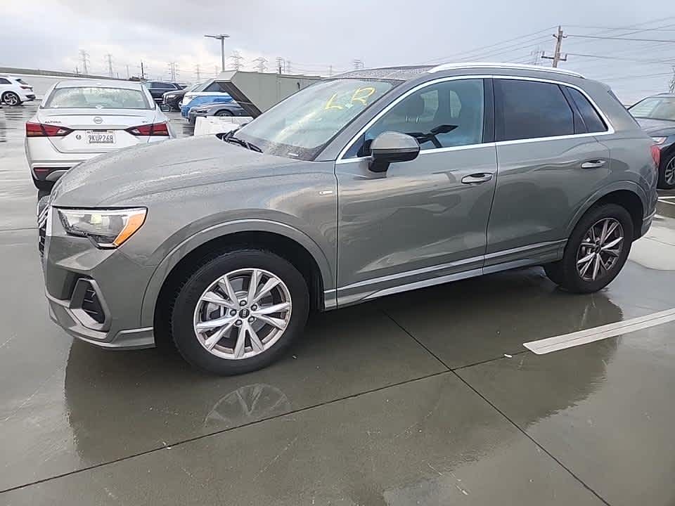 2022 Audi Q3 S line Premium 45 TFSI photo 4
