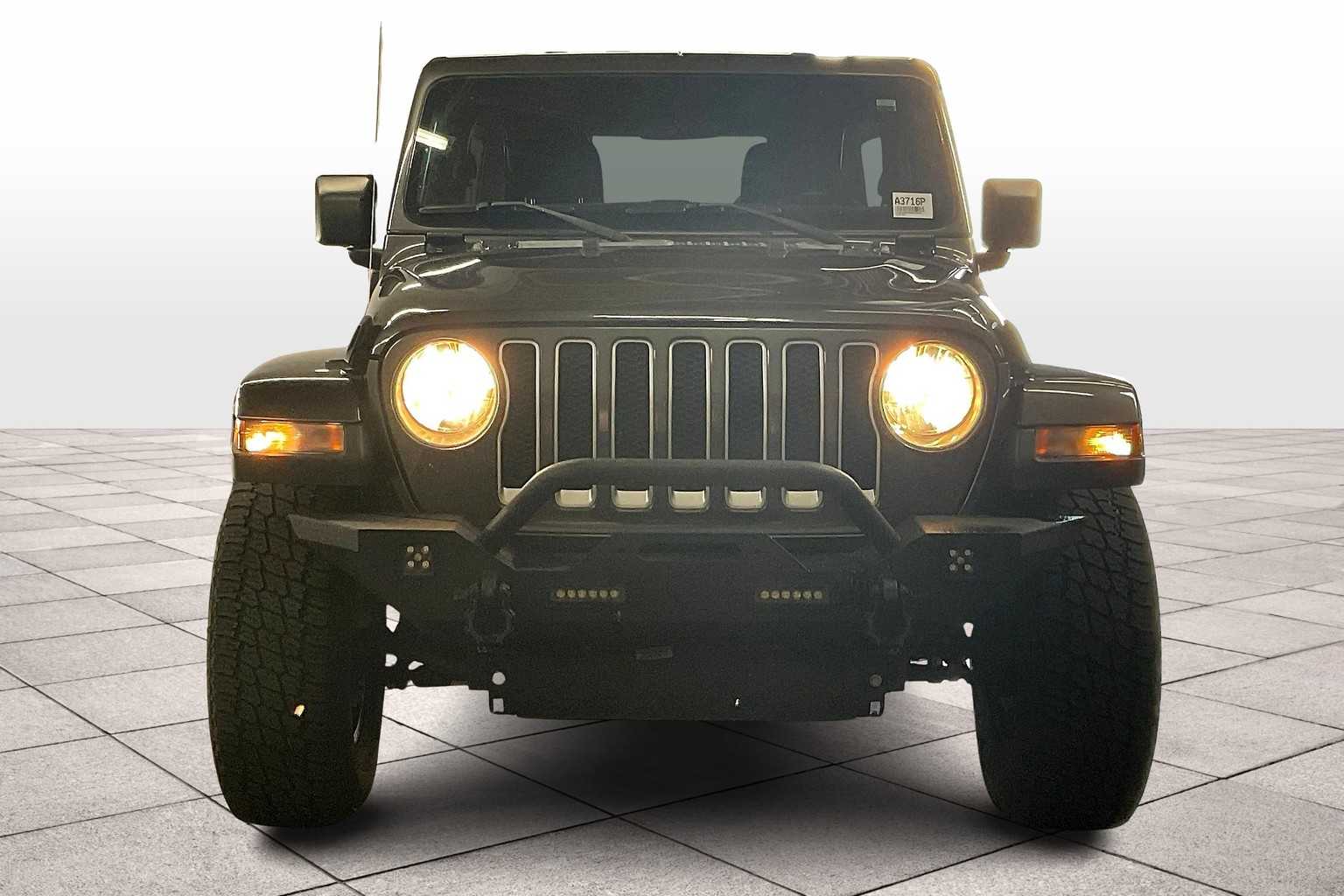 2019 Jeep Wrangler Unlimited Sahara photo 2