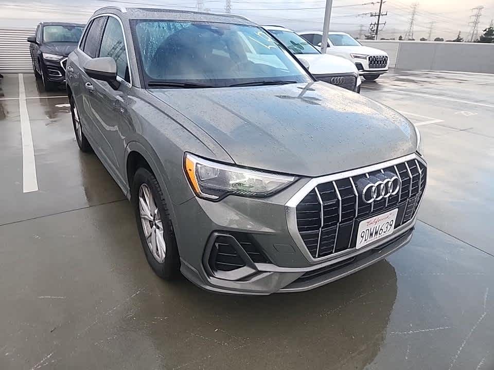 2022 Audi Q3 S line Premium 45 TFSI photo 2