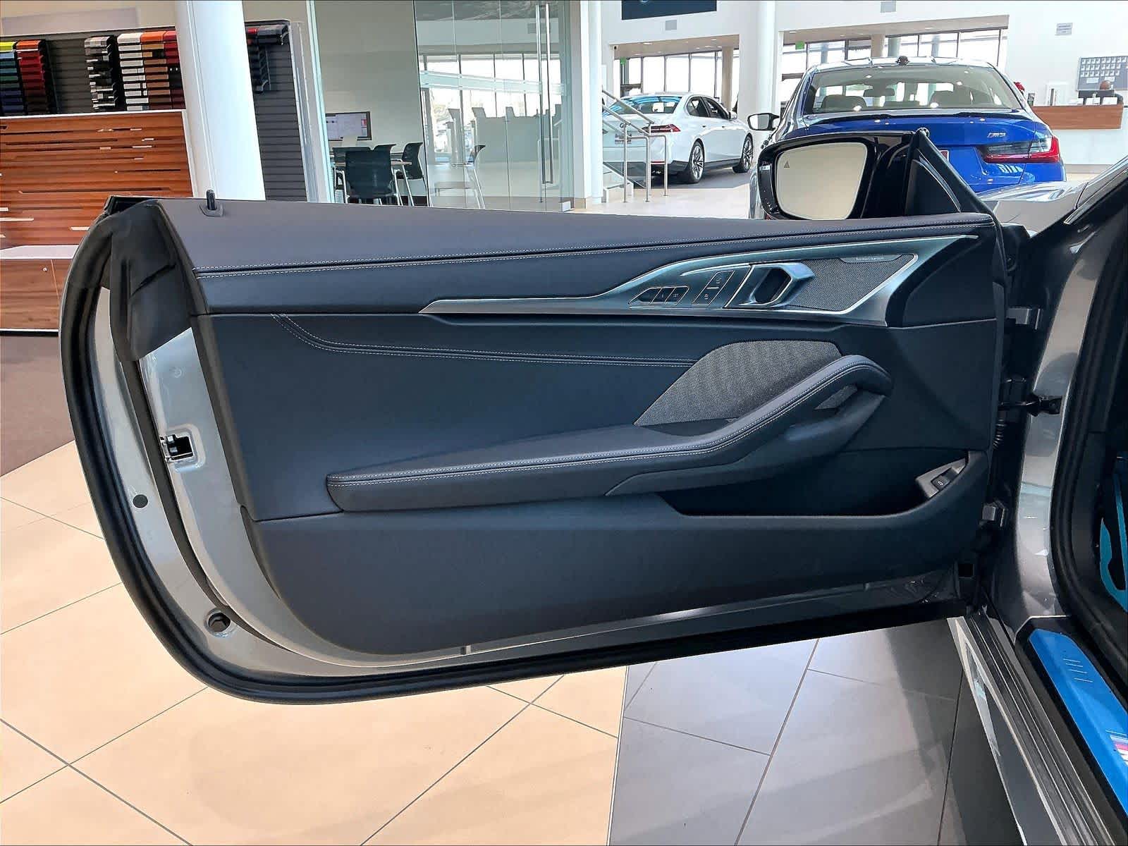 2026 BMW 8 Series M850i - Photo 20