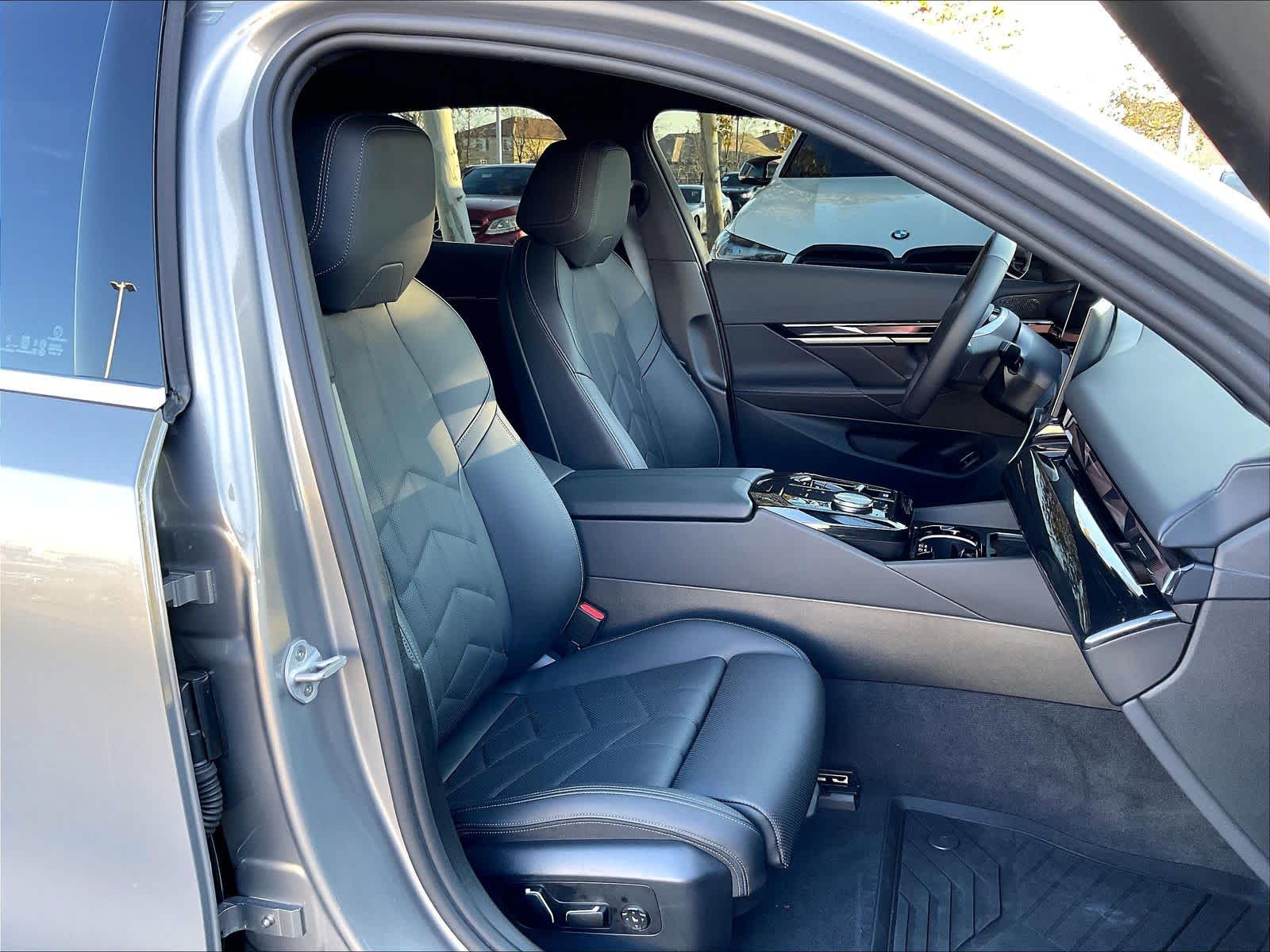 2026 BMW i5 eDrive40 photo 3