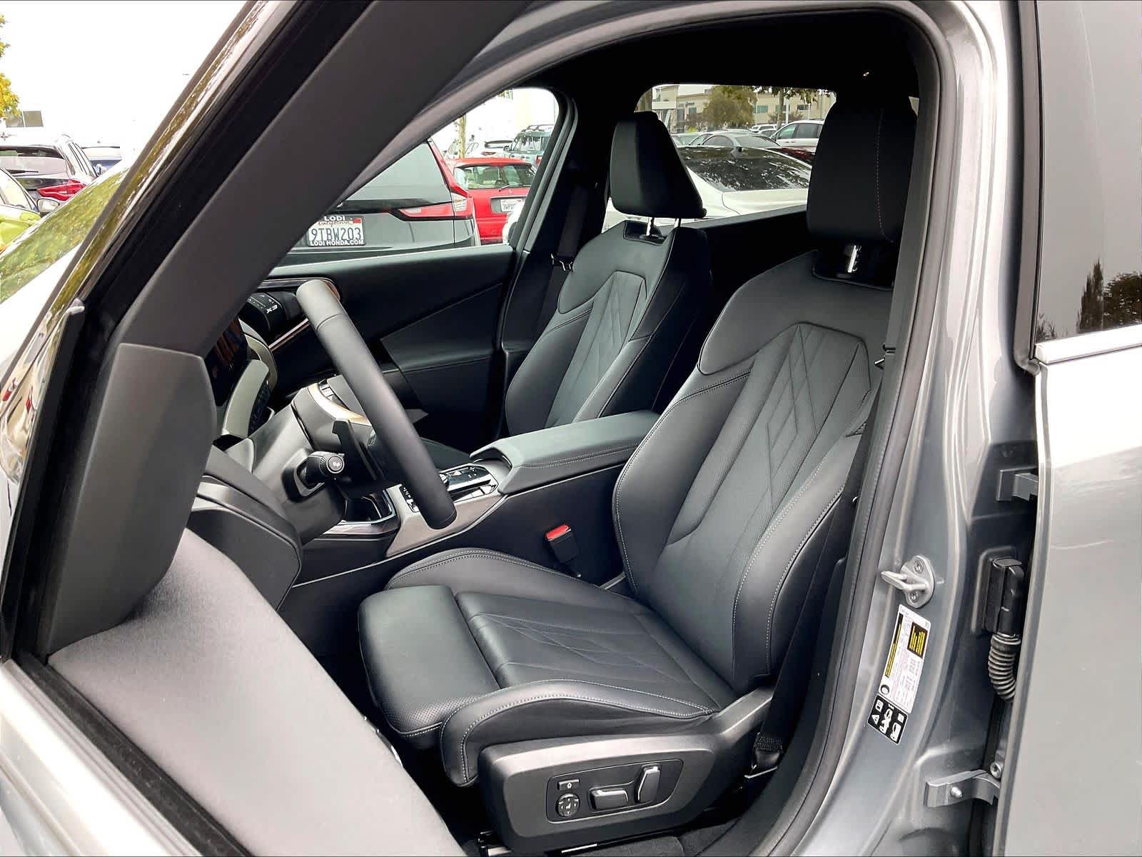 2025 BMW X3 30 - Photo 24