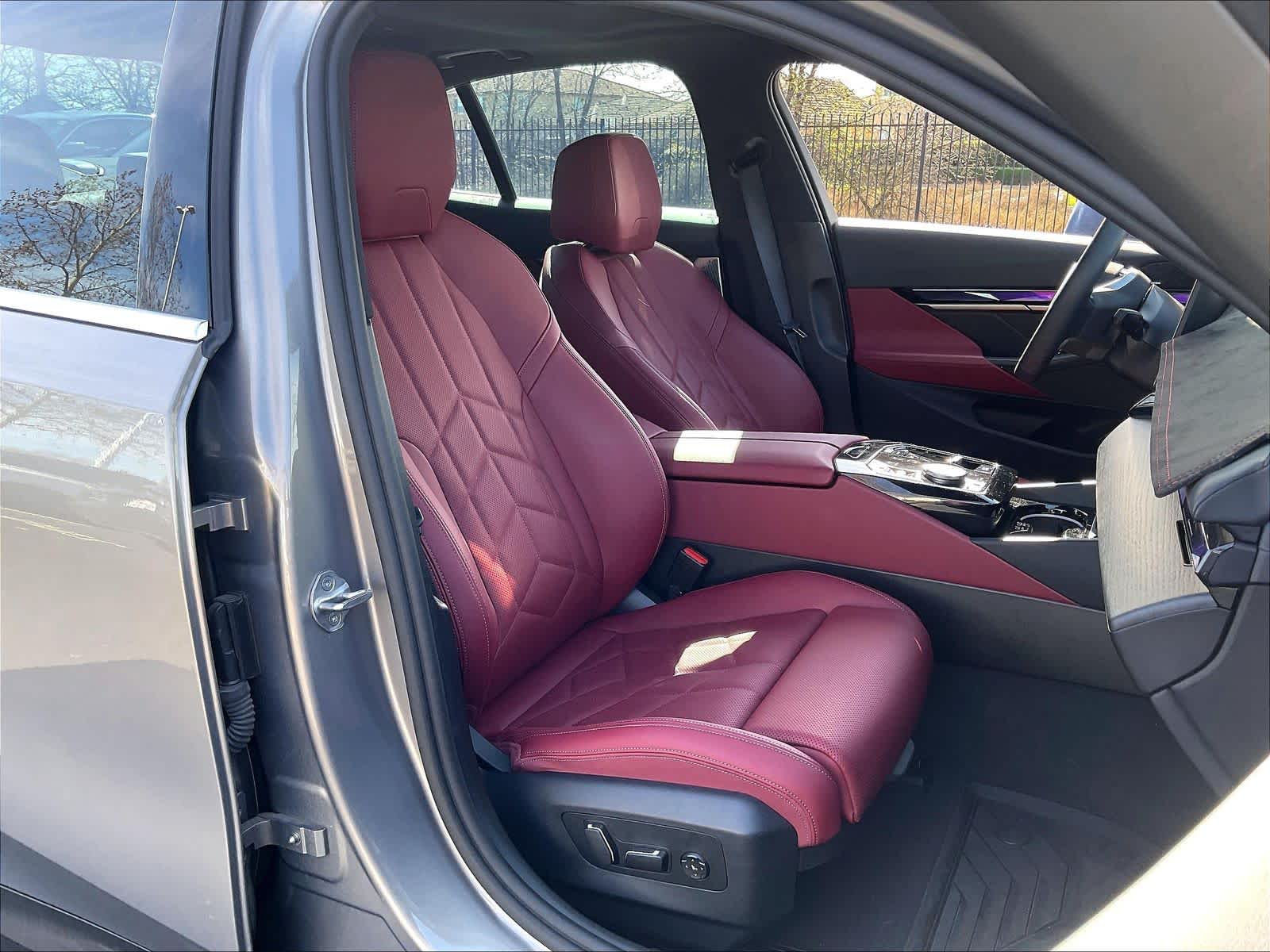 2025 BMW i5 xDrive40 photo 3