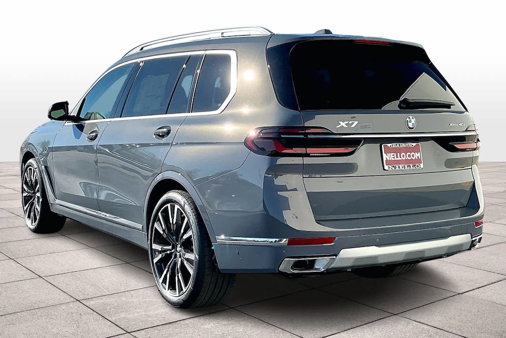New 2026 BMW X7 xDrive40i Sports Activity Vehicle