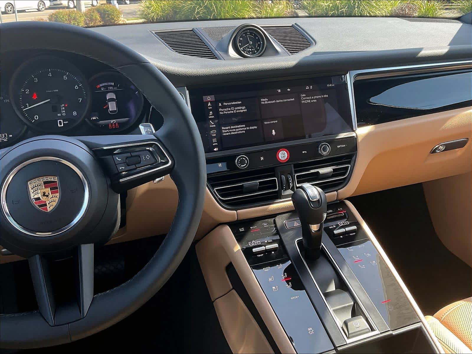 2024 Porsche Macan photo 6