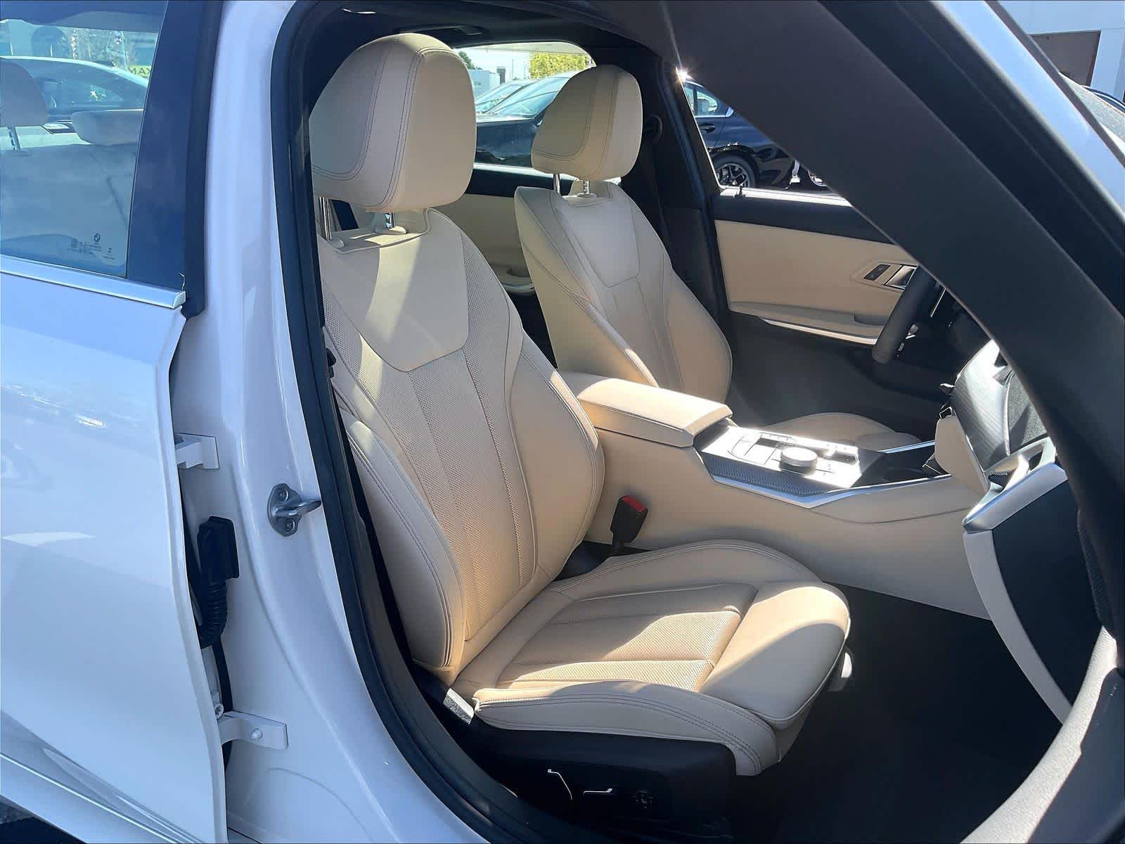 2025 BMW 330i 330i photo 3