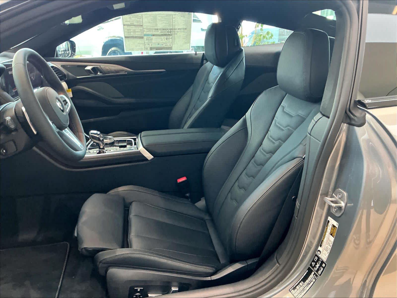 2026 BMW 8 Series M850i - Photo 11