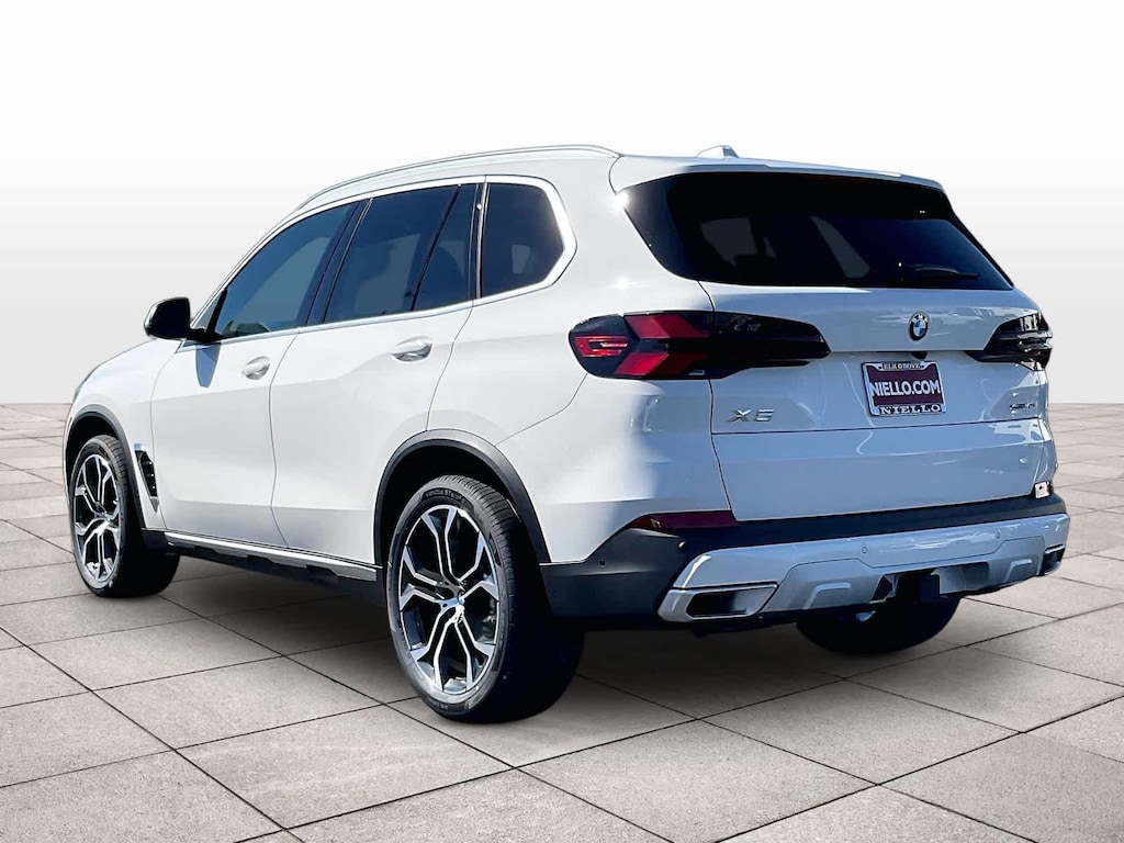 New 2026 BMW X5 xDrive40i xDrive40i Sports Activity Vehicle