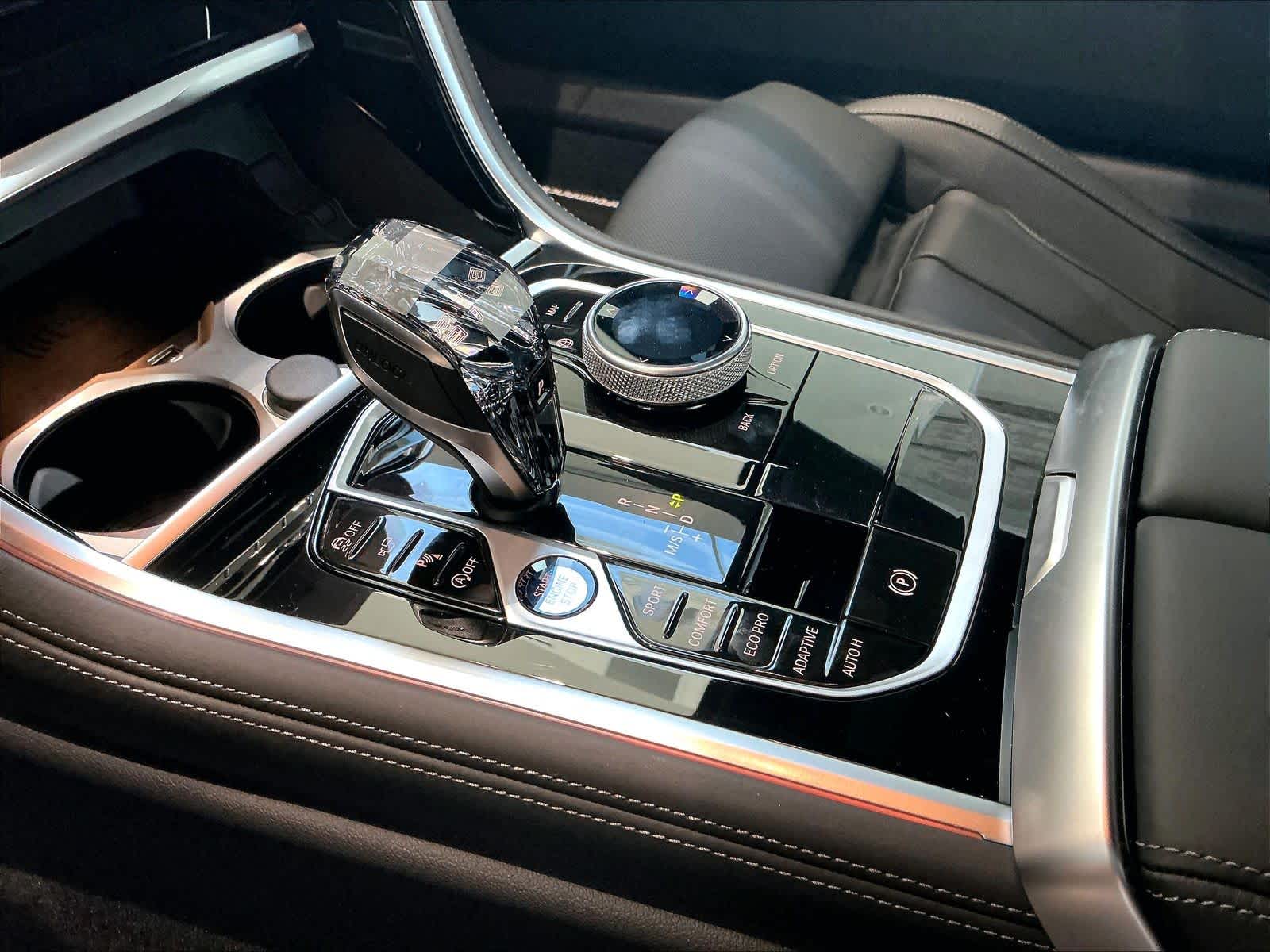 2026 BMW 8 Series M850i - Photo 10
