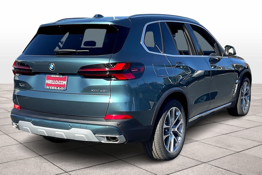 New 2026 BMW X5 xDrive40i Sports Activity Vehicle