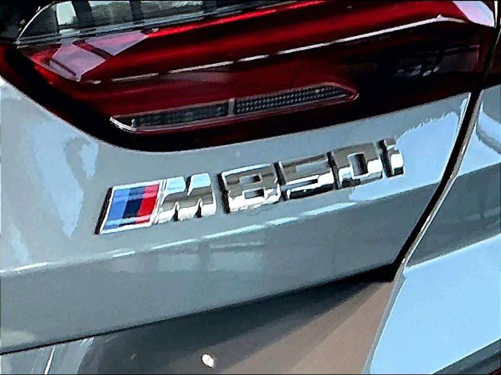 2026 BMW 8 Series M850i - Photo 22