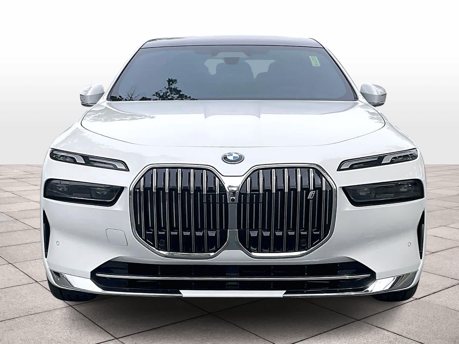 2024 BMW i7 xDrive60 photo 2