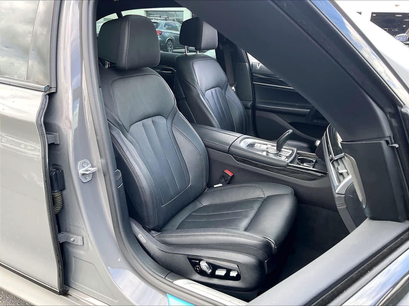 2022 BMW 740i 740i photo 6