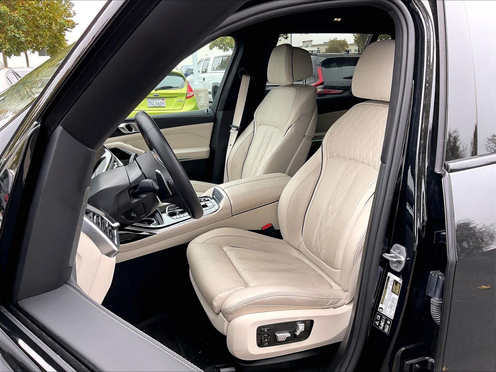 2025 BMW X7 M60i - Photo 25