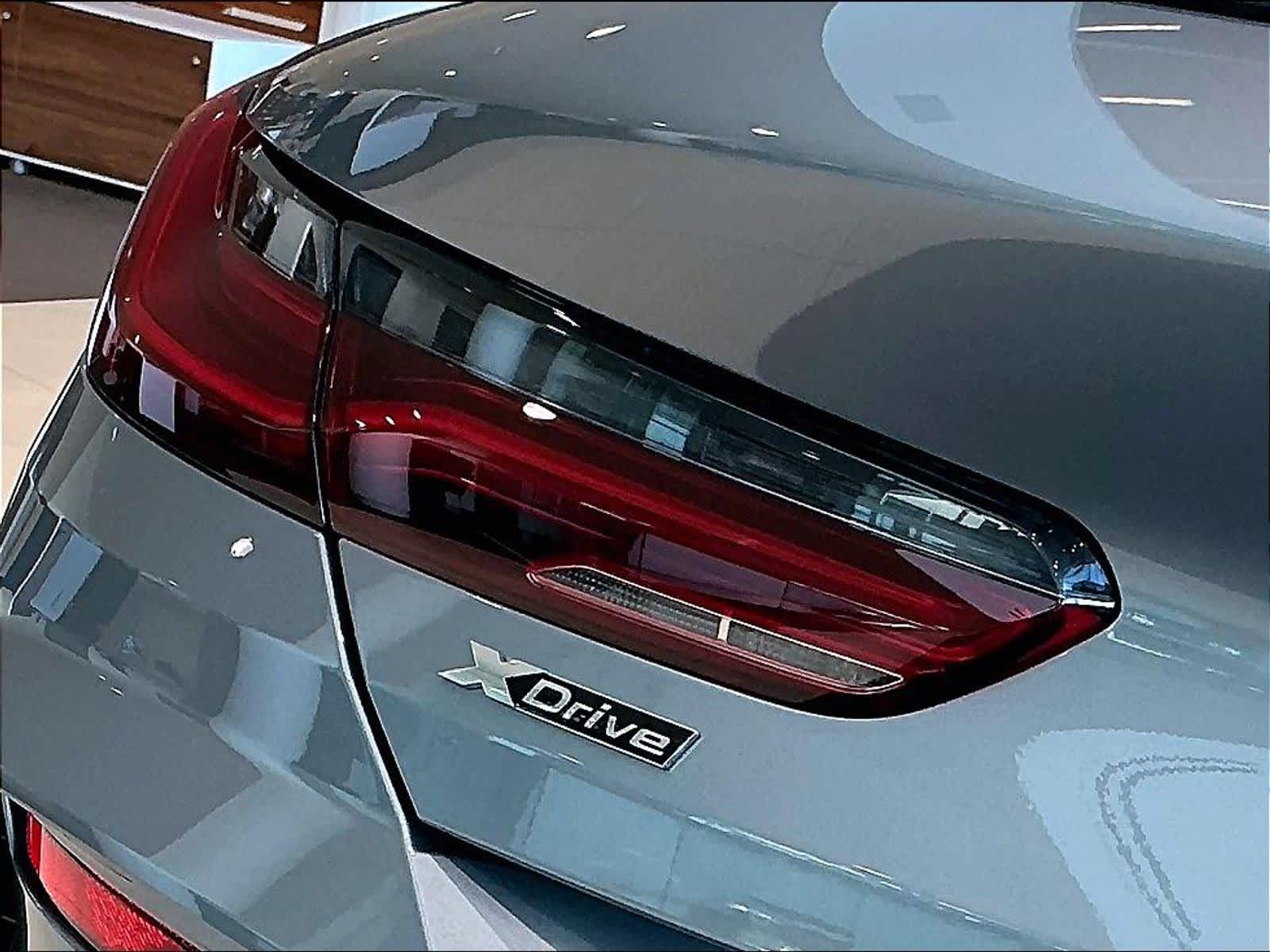 2026 BMW 8 Series M850i - Photo 21