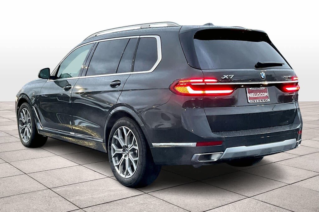New 2026 BMW X7 xDrive40i Sports Activity Vehicle