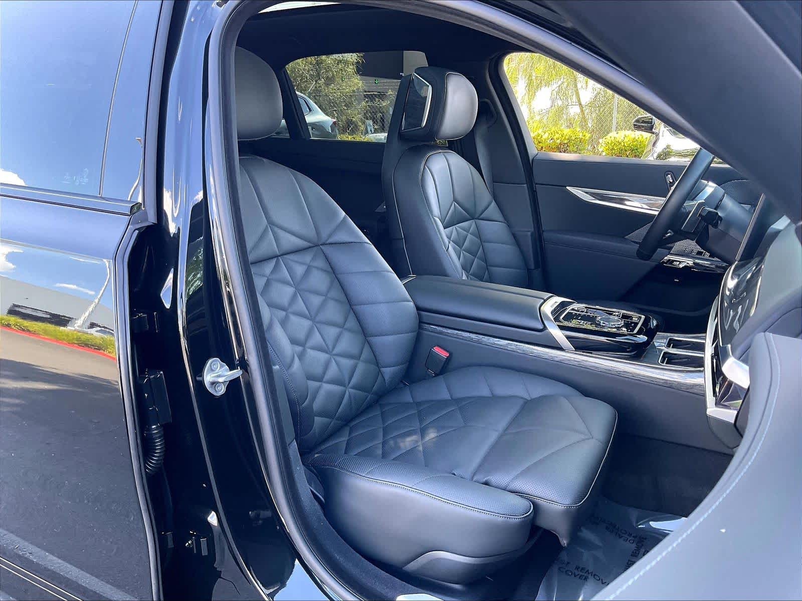 2023 BMW 740i 740i photo 3