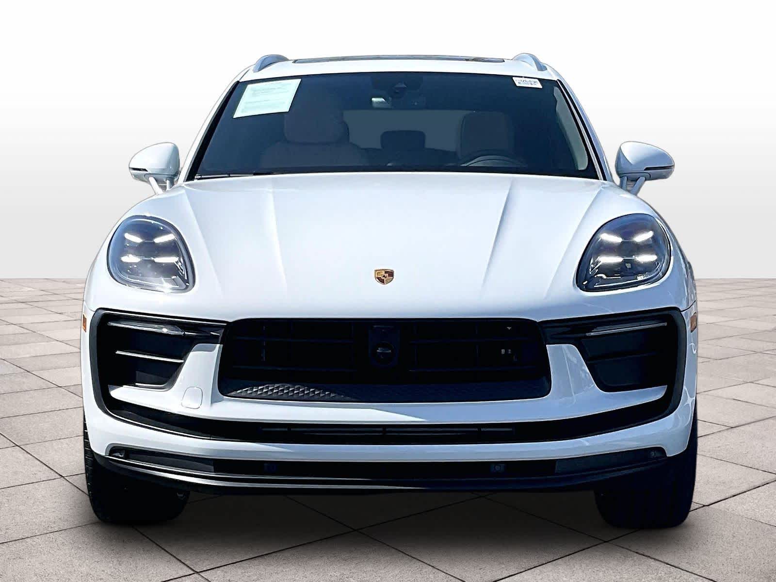 2024 Porsche Macan photo 2