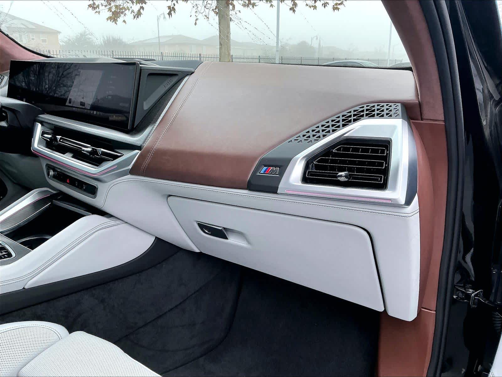 2025 BMW XM Base - Photo 16