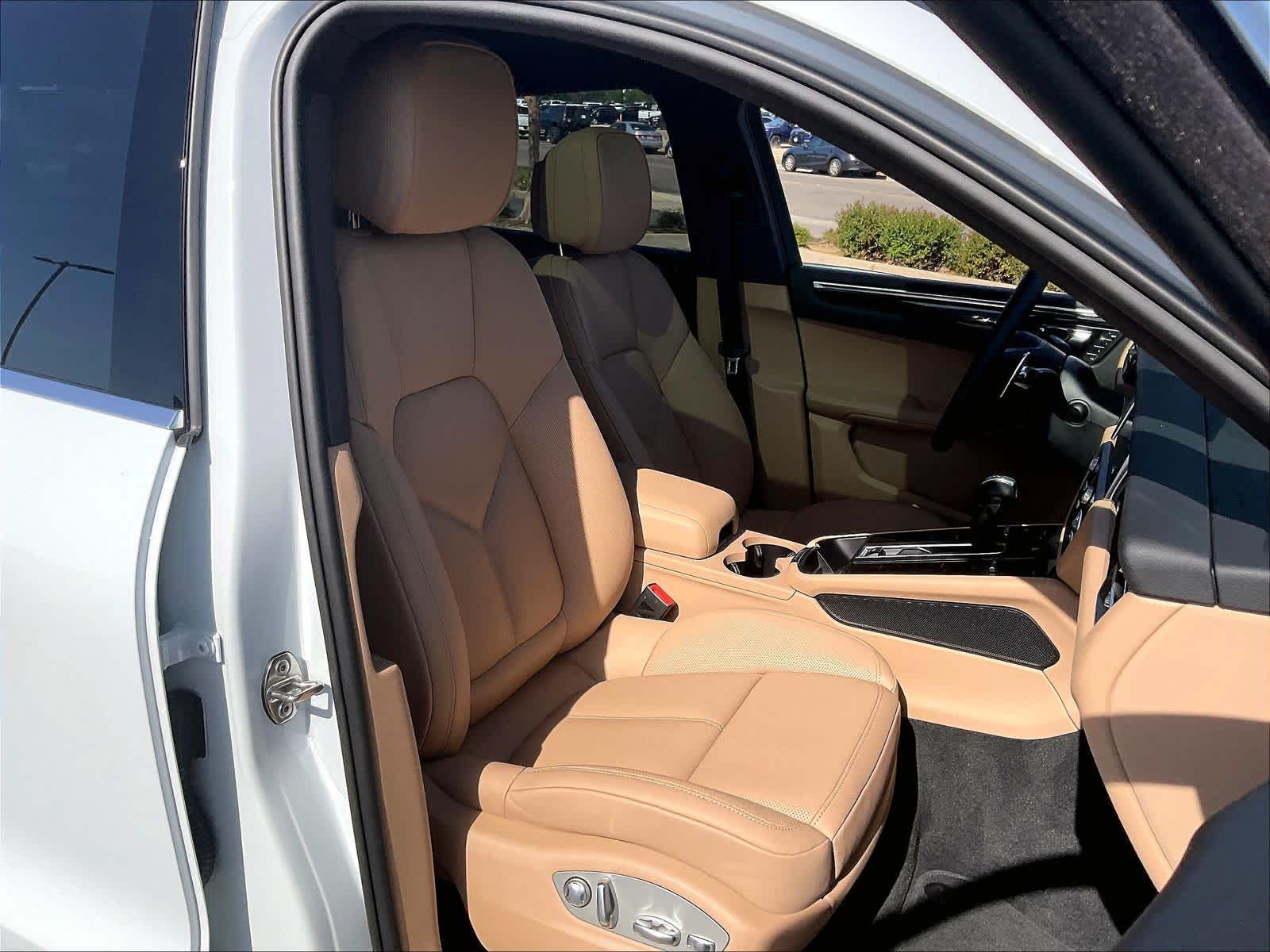 2024 Porsche Macan photo 3