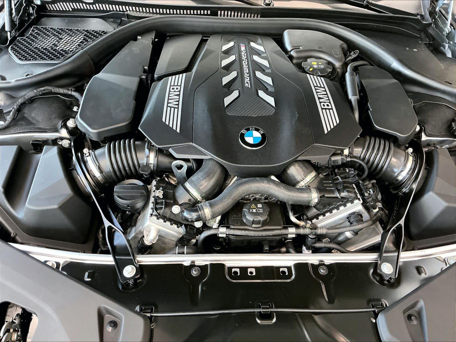 2026 BMW 8 Series M850i - Photo 28