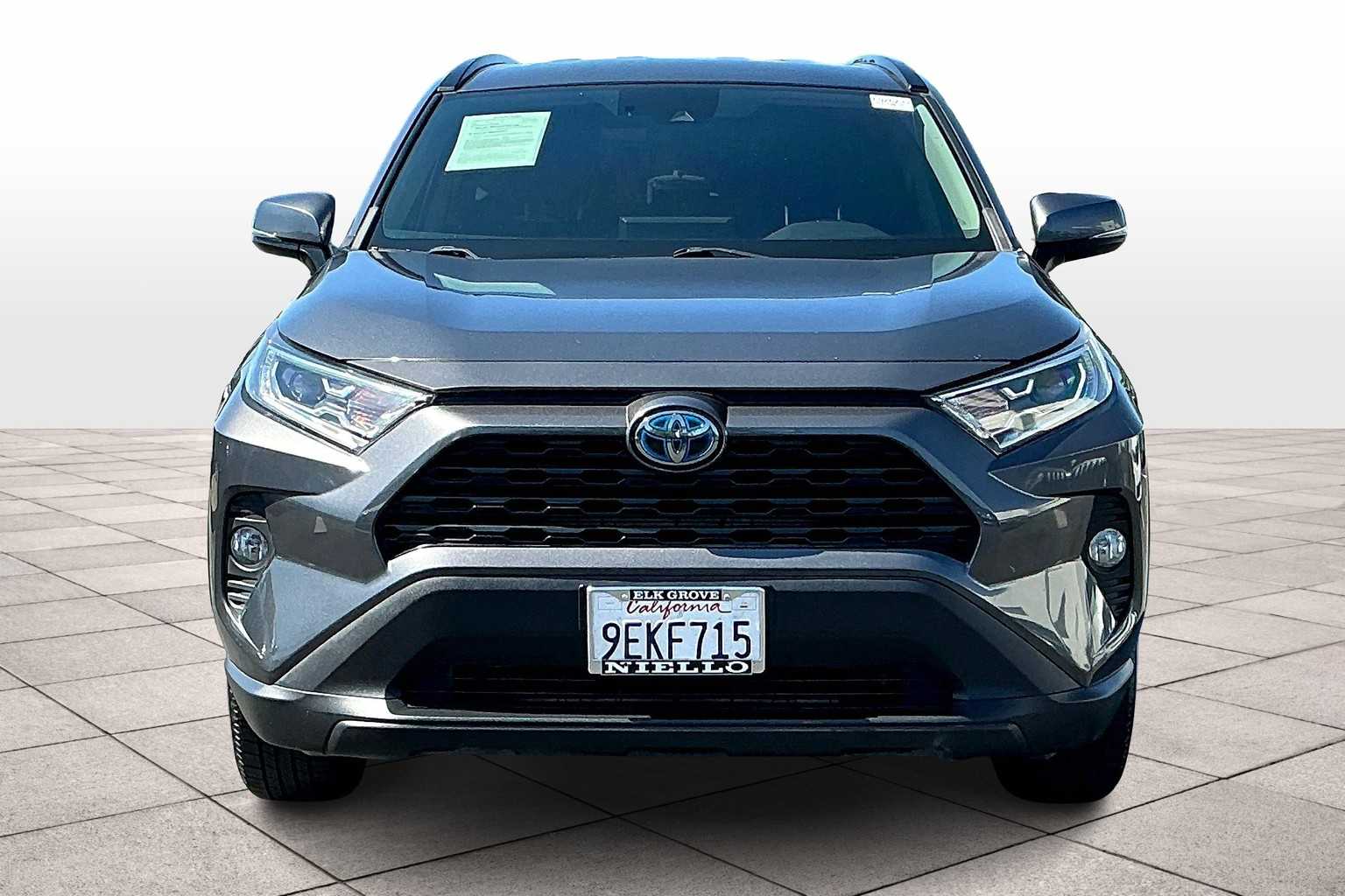 2020 Toyota RAV4 Hybrid XLE SE photo 3