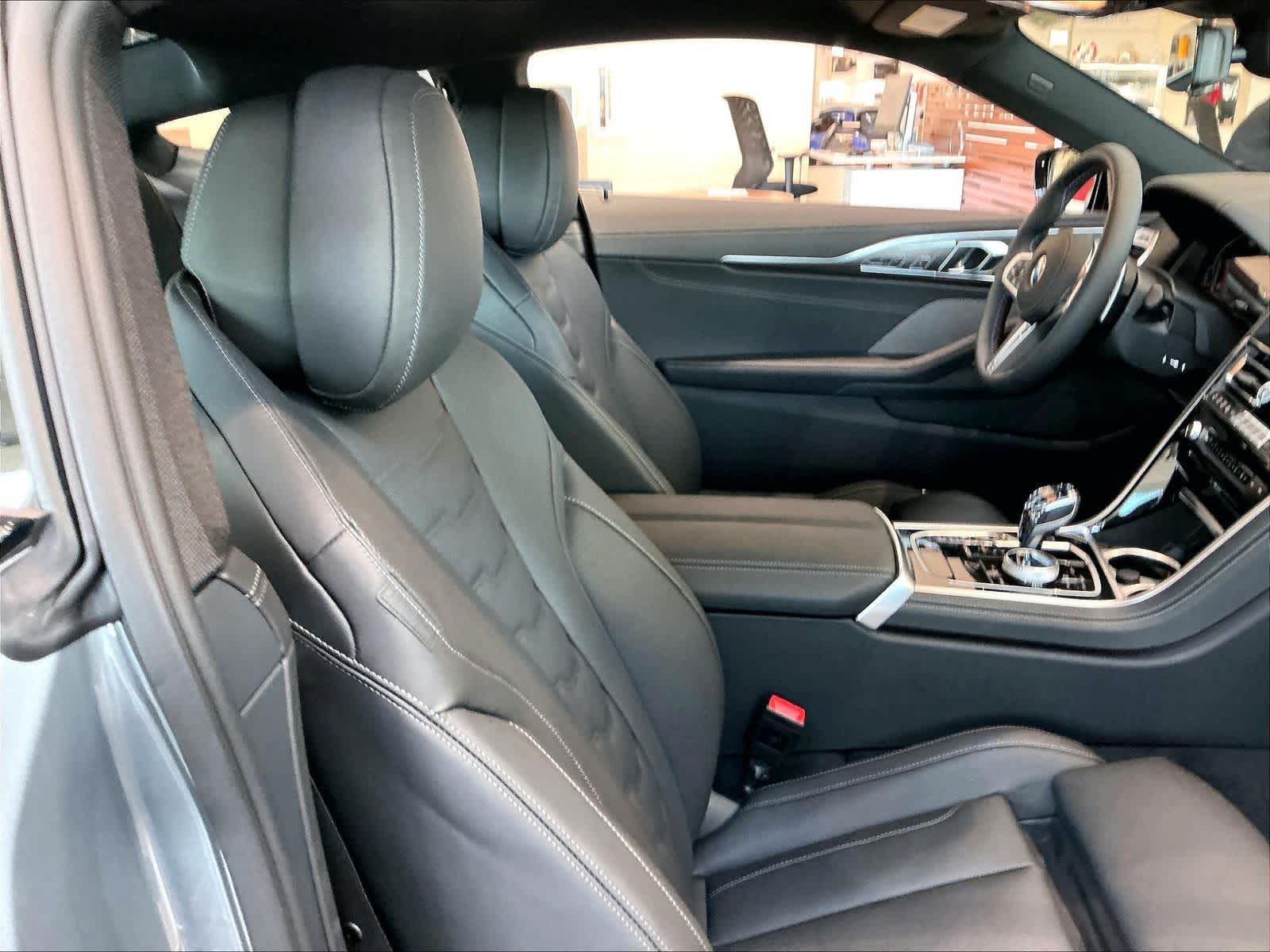2026 BMW 8 Series M850i - Photo 27