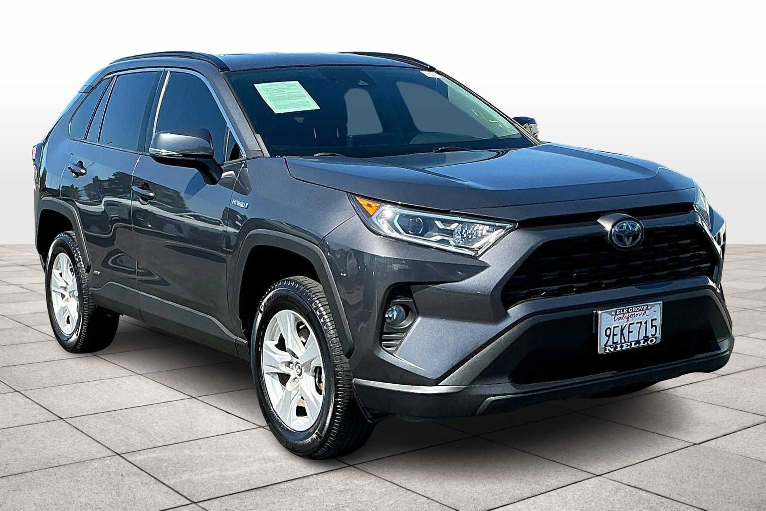 2020 Toyota RAV4 Hybrid XLE SE photo 2
