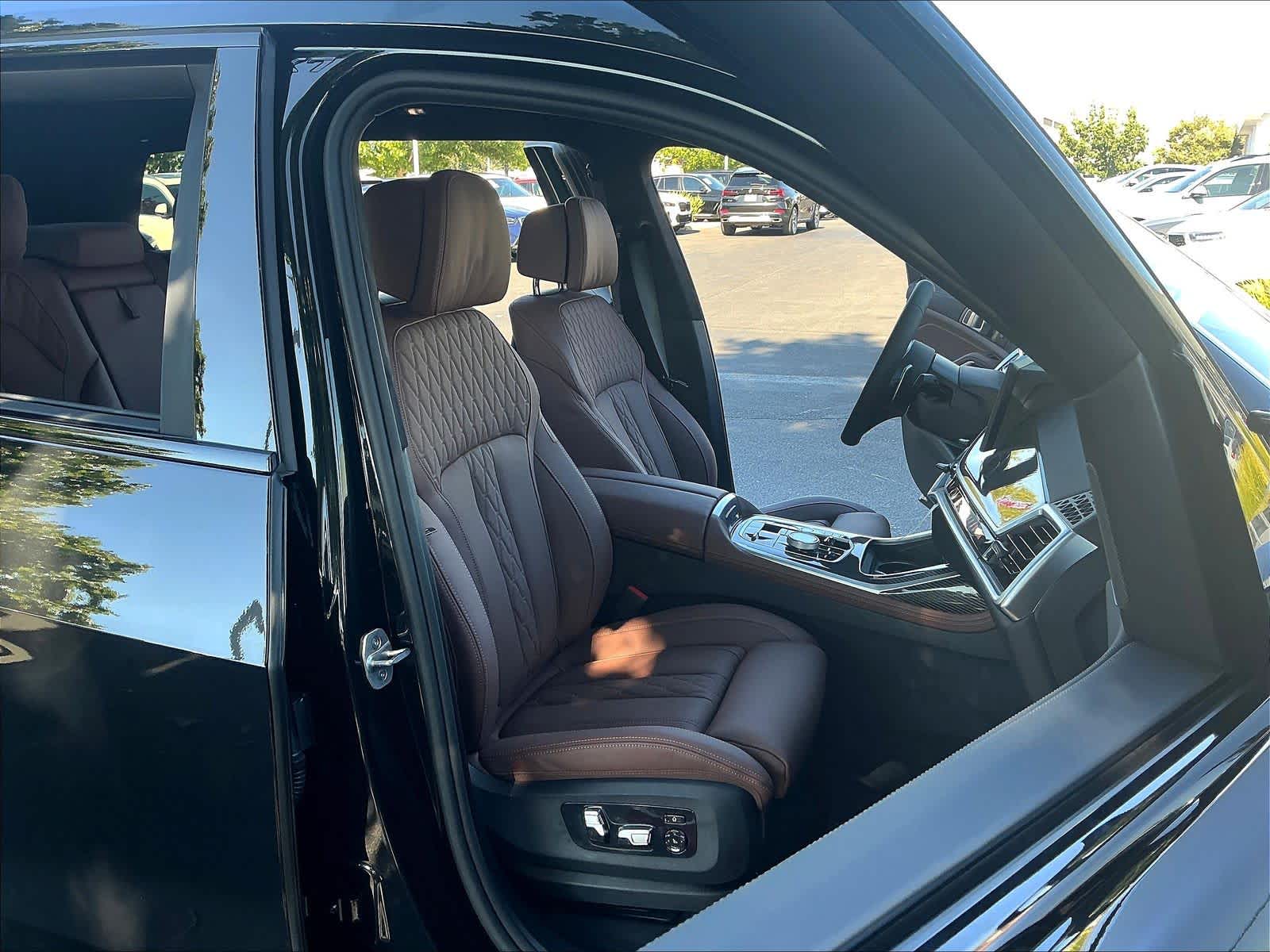2026 BMW X7 M60i - Photo 32