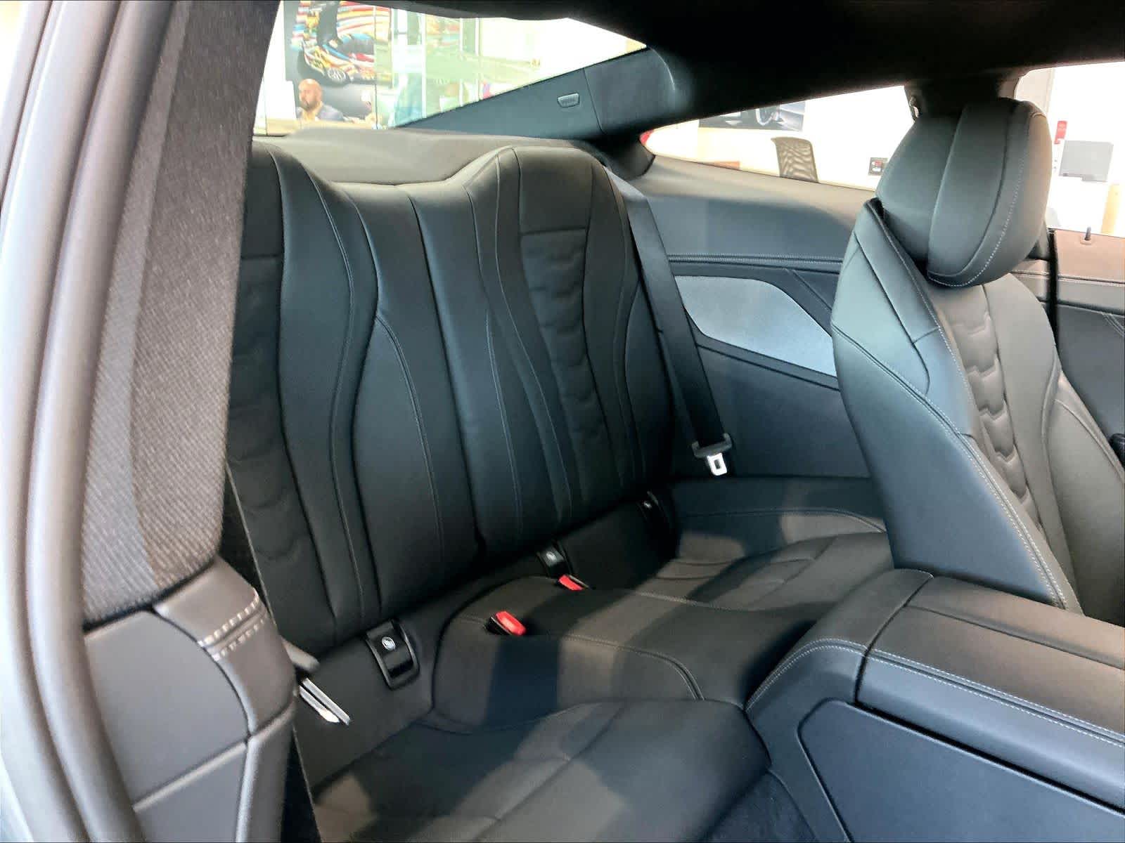 2026 BMW 8 Series M850i - Photo 23