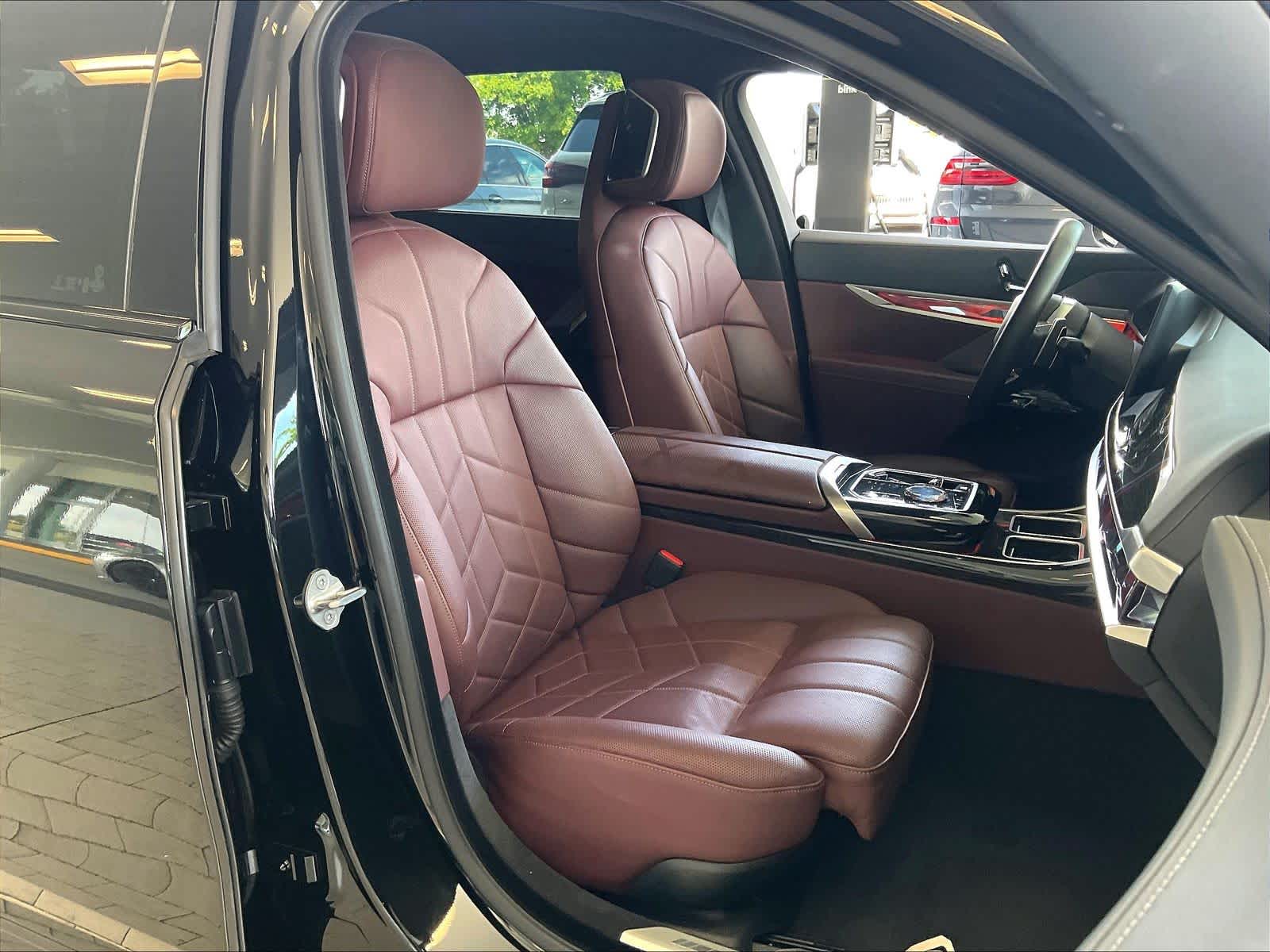 2025 BMW 740i 740i photo 3