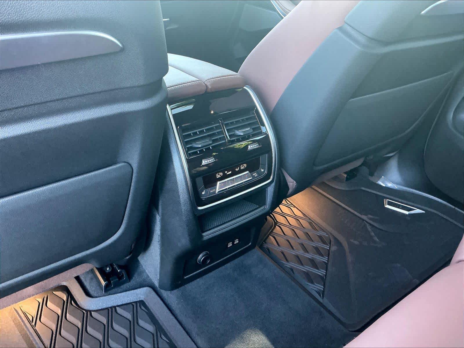 2026 BMW X7 M60i - Photo 16