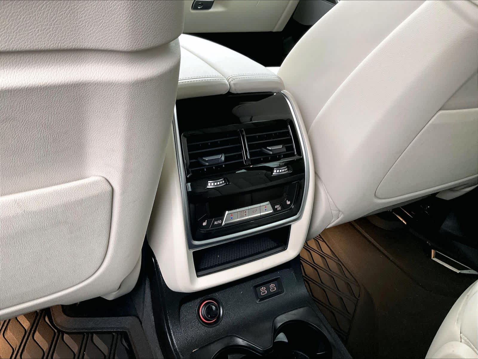 2025 BMW X7 M60i - Photo 35