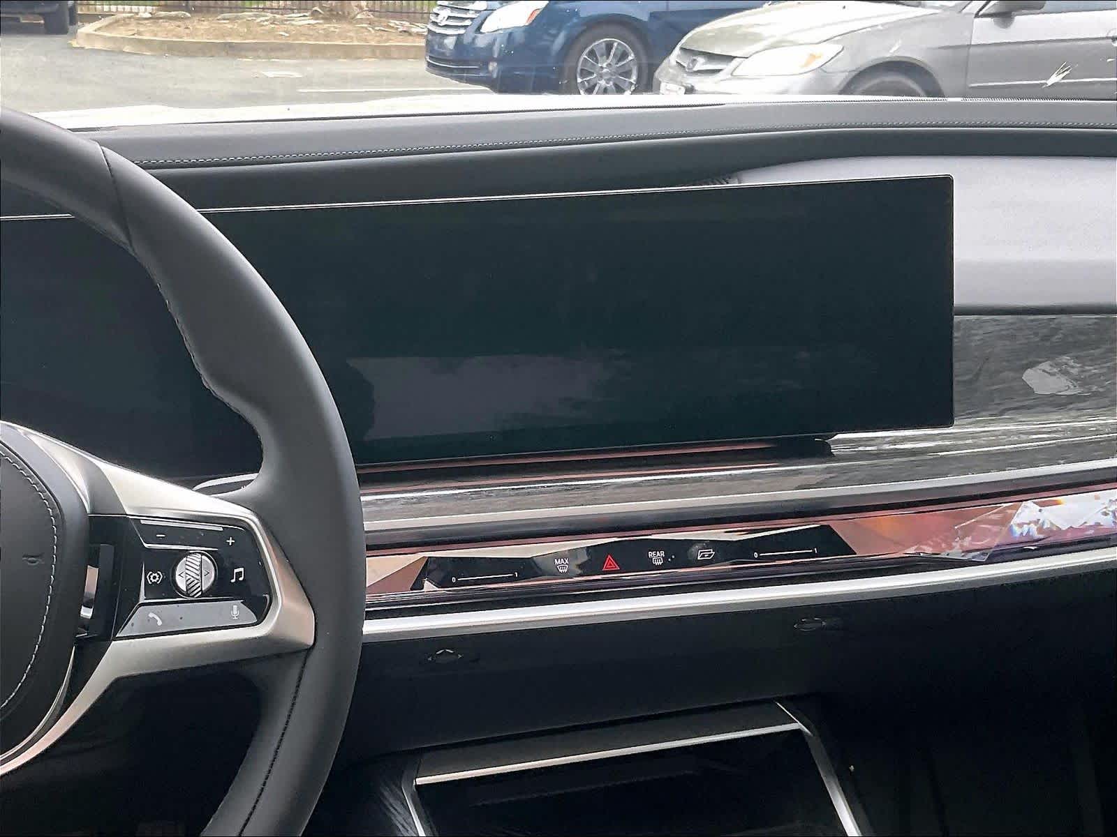 2024 BMW i7 xDrive60 photo 6