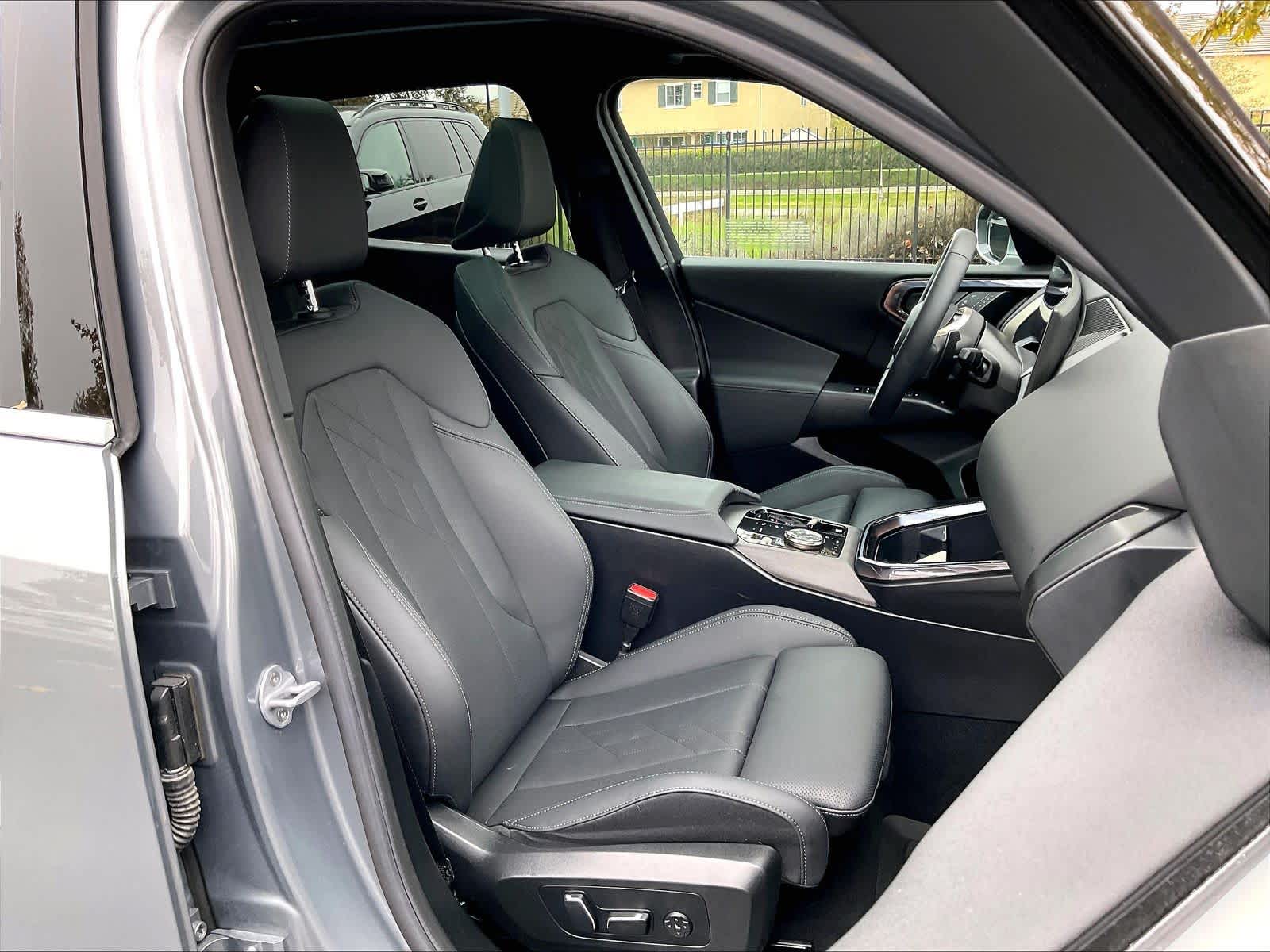 2025 BMW X3 30 - Photo 8