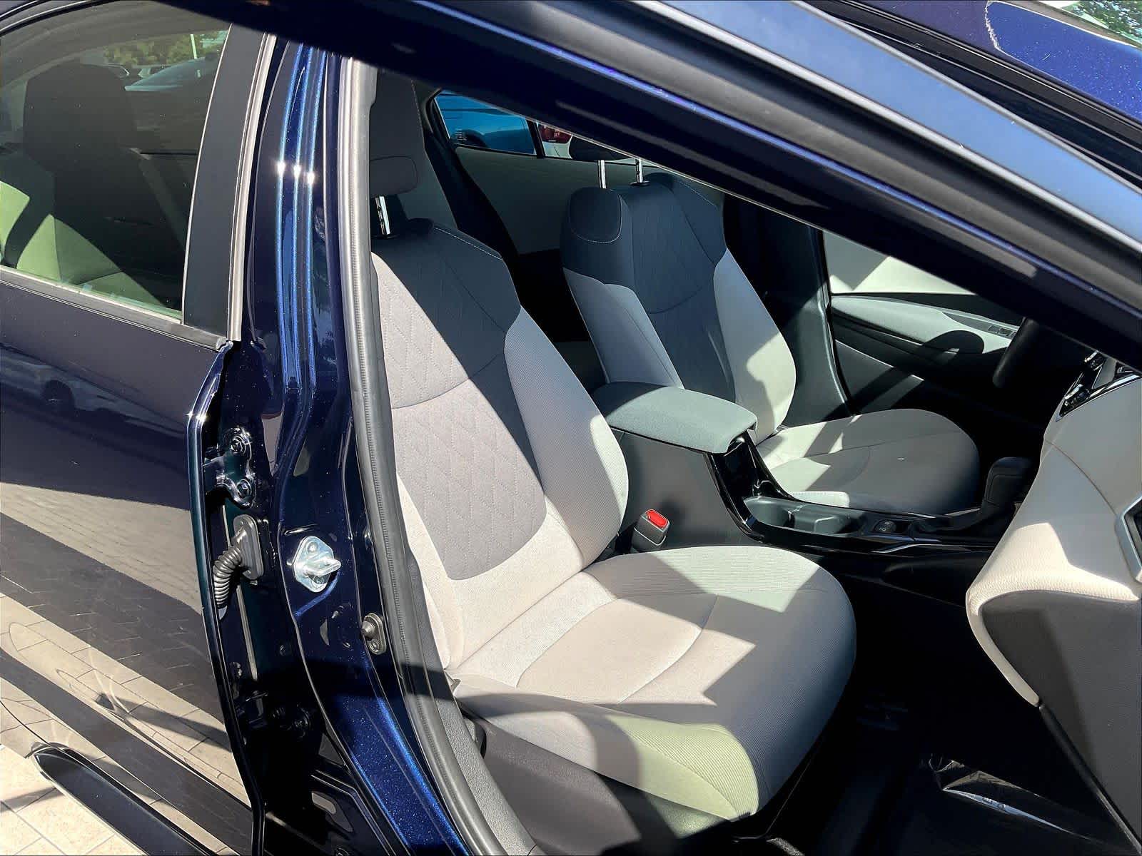 2022 Toyota Corolla Hybrid LE photo 3