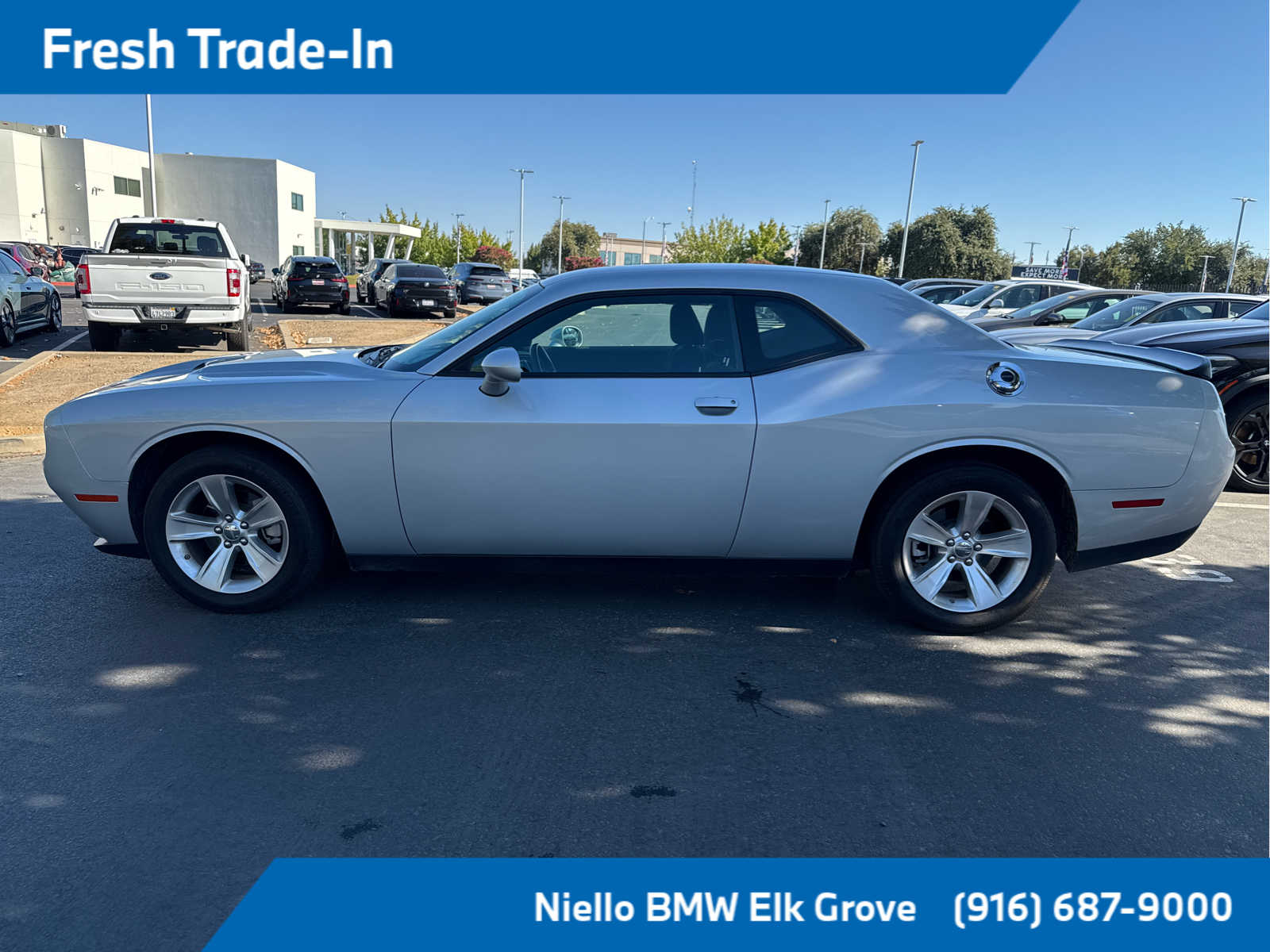 2023 Dodge Challenger SXT photo 2